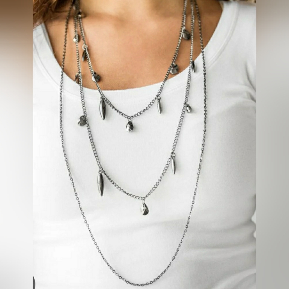 💢5/$10💢  Elegant Silver Layered Necklace